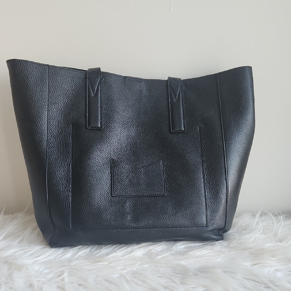 Michael Kors Elegant Black Tote - Picture 4 of 12